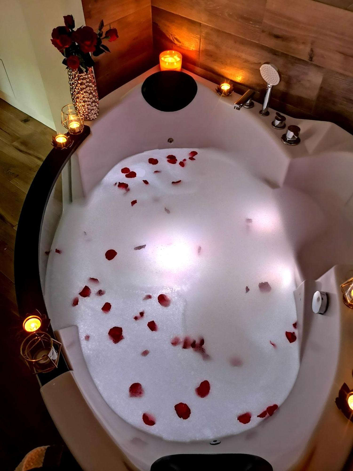 Apartament Jacuzzi Przemyska *